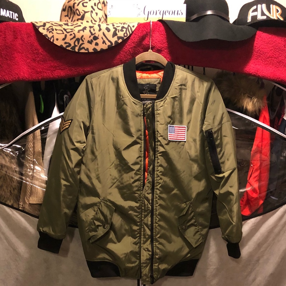 💣💣 Women’s long length bomber jacket 🧥